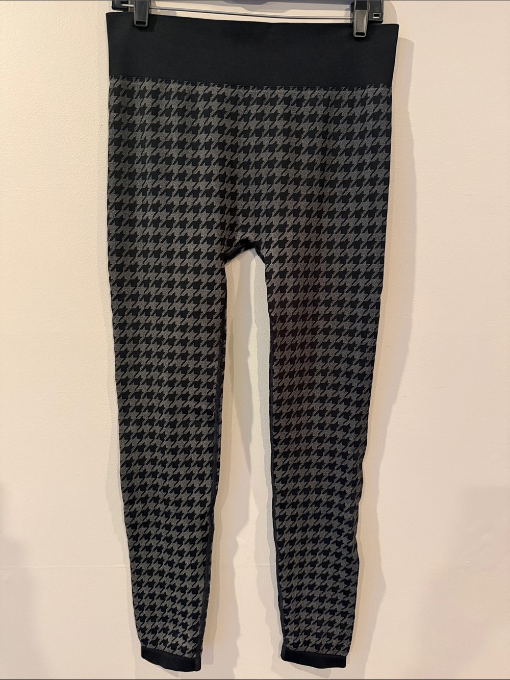 RHONE Houndstooth Seamless Base Legging - Black and Gray